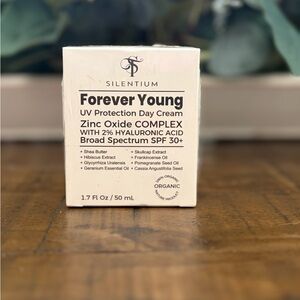 Silentium Forever Young UV Protection Day Cream - White